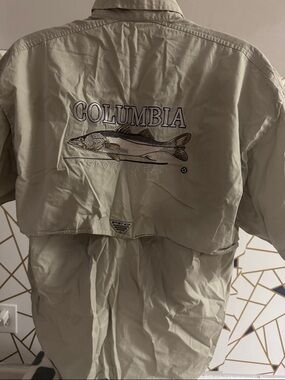 Columbia Light Khaki Fishing Shirt with Fish Graphic